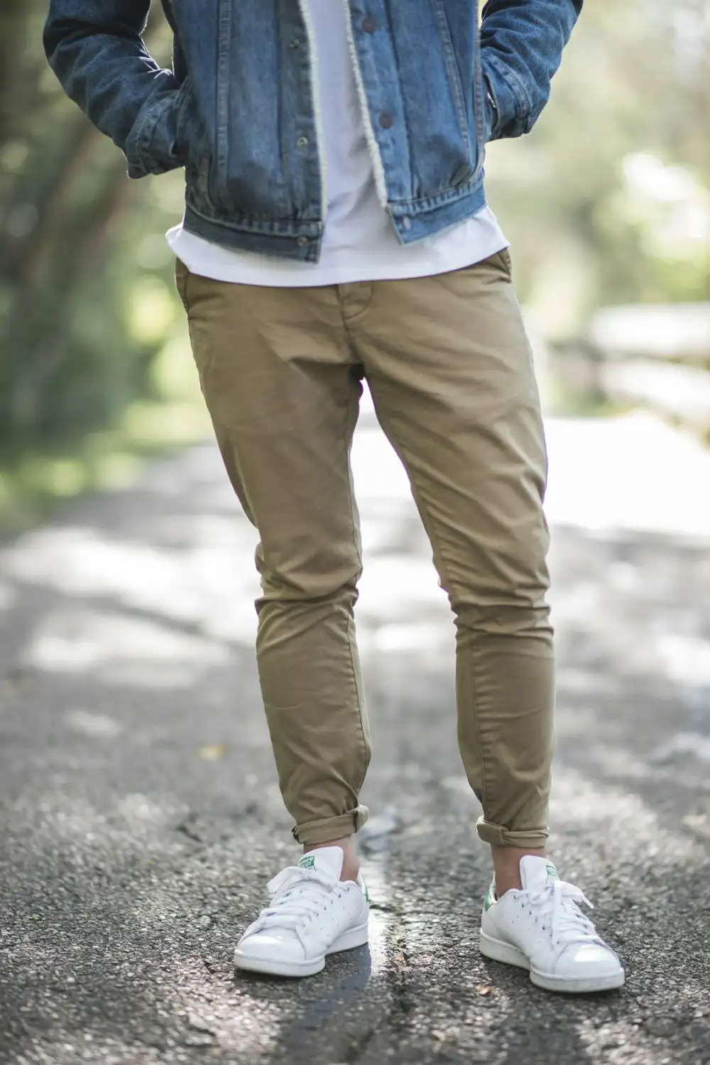 Comment porter un chino homme ?